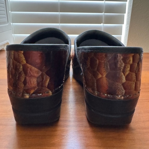 Dansko Brown and Orange Snakeskin style Clogs Sz 36/6 - Picture 3 of 7